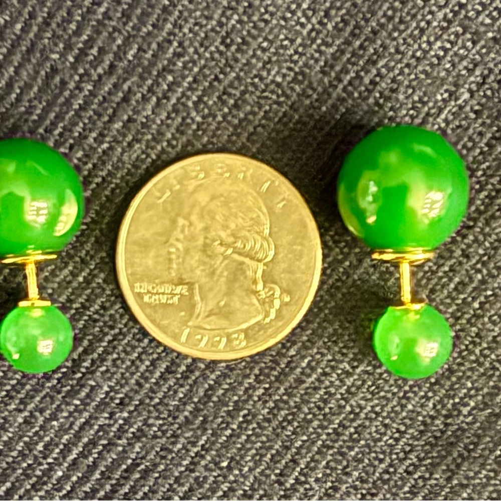 EUC Elegant Jade Stud Earrings - Picture 4 of 4